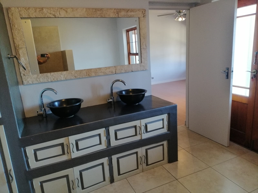 To Let 3 Bedroom Property for Rent in High Riding Country Estate Western Cape